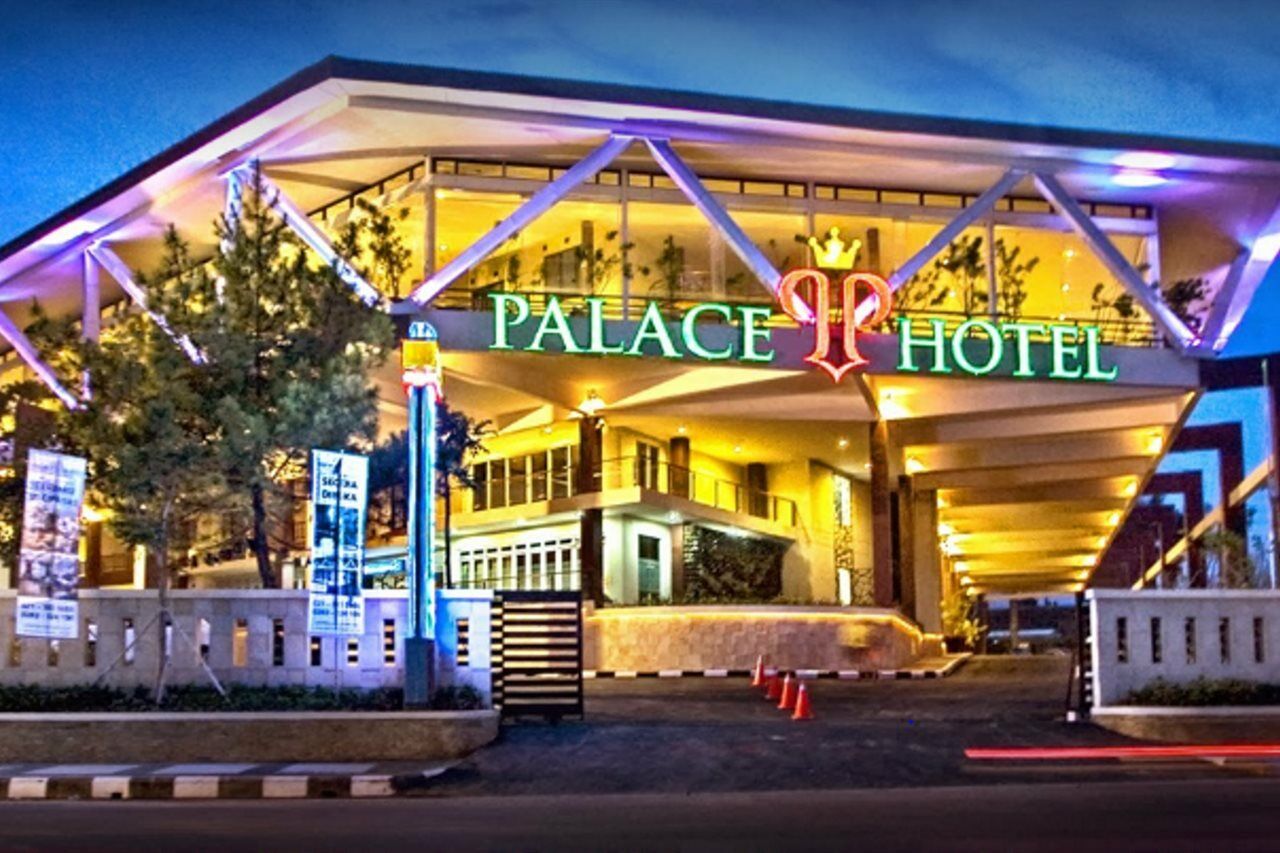 Palace Hotel Puncak Esterno foto